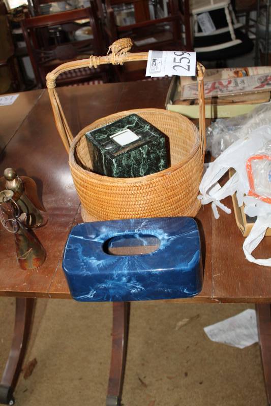 lot 259 image: Tissue Dispenser Covers