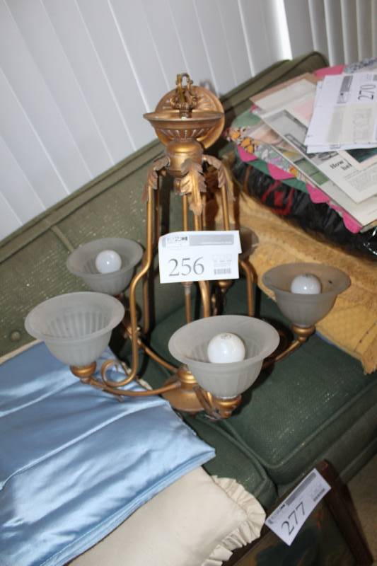 lot 256 image: Vintage 5-Frosted Glass Shade Chandelier