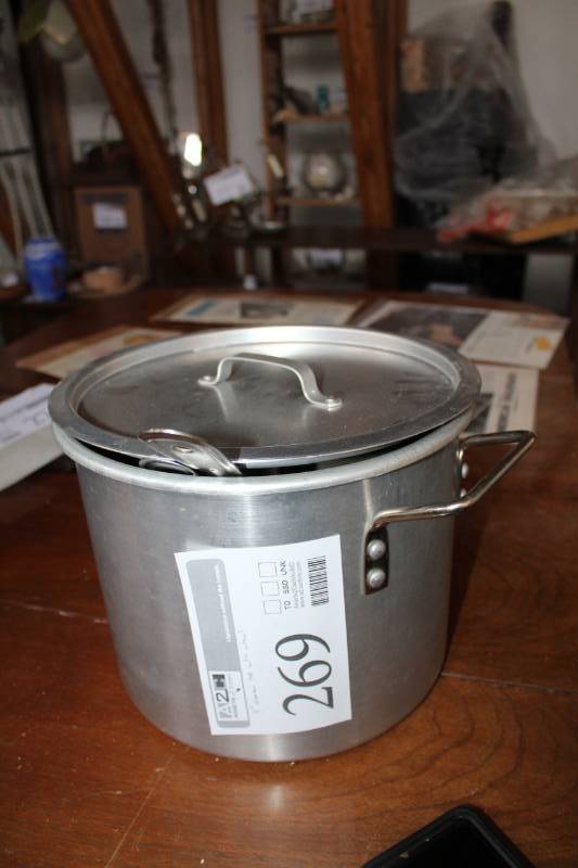lot 269 image: Aluminum Cooking Pot with Lid, Cooking Utensils