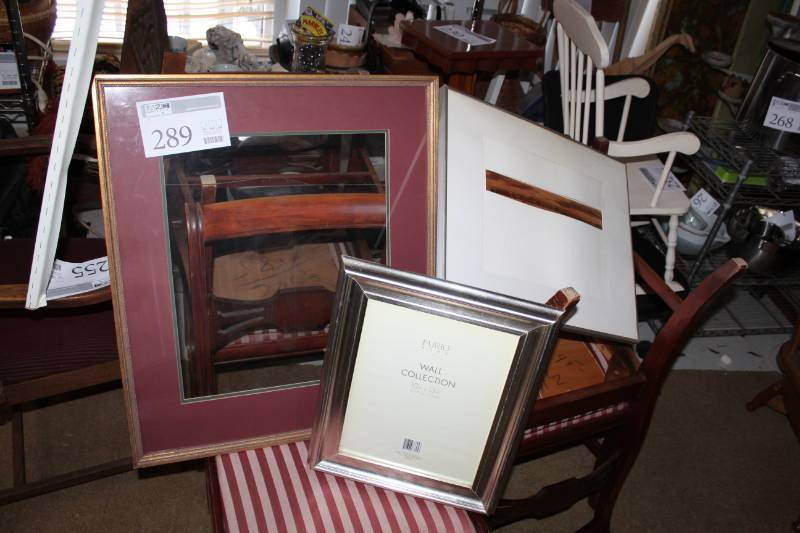 lot 289 image: Picture Frames