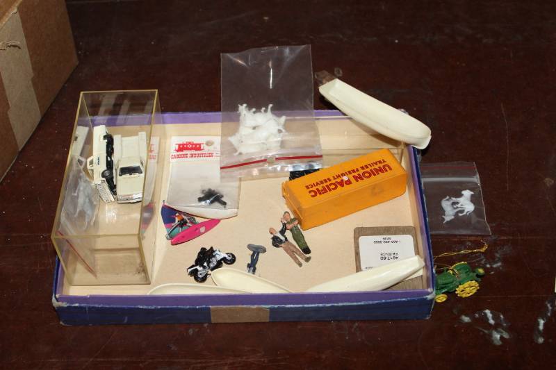 lot 315 image: N-Scale Figures, Vehicles - Tractor, Animals, Canoe, Motorcyclist, Car, Truck, And More