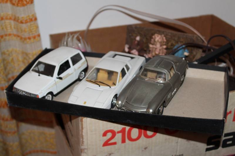 lot 328 image: 124th Die Cast Scale Model Cars - Merceded Gullwing, Lamborghini Countach, Delivery Van