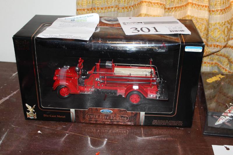 lot 301 image: Yatming Signature Series 1938 Georgetown Fire Engine 124 Scale Die Cast Collectible Car with Gold Plated Coin