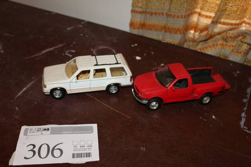 lot 306 image: Die Cast Scale Model Trucks - 1997 Ford F-Series, Ford Explorer