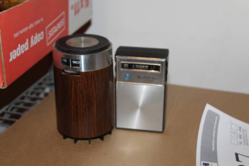 lot 337 image: Sony,Westinghouse AMFM Portable Table Radios