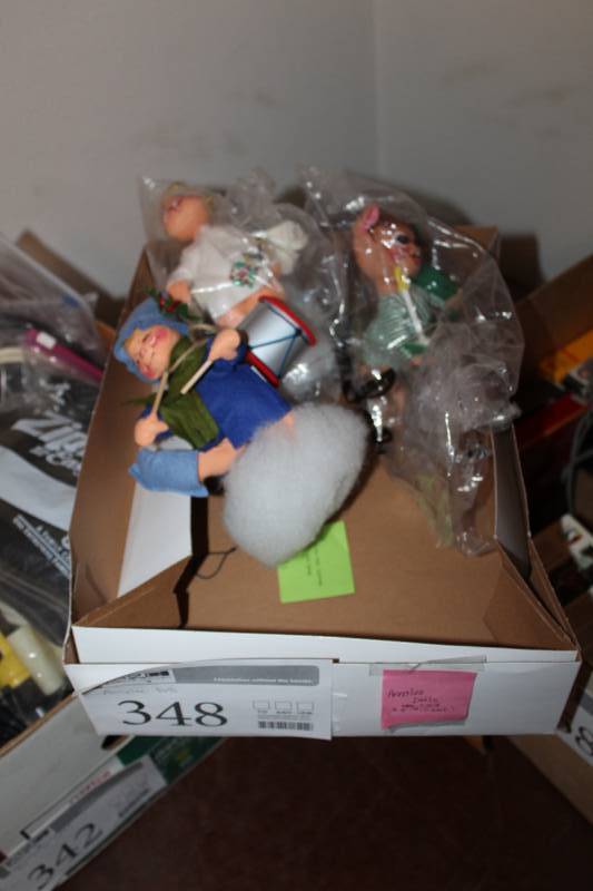 lot 348 image: Mobiltee Dolls, Inc. Annalee Dolls