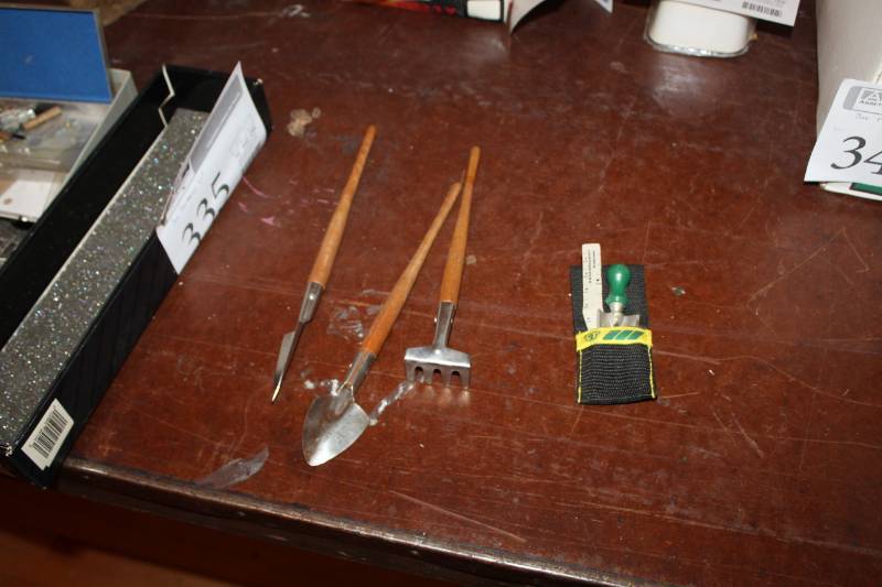 lot 335 image: Zen Gardening Set