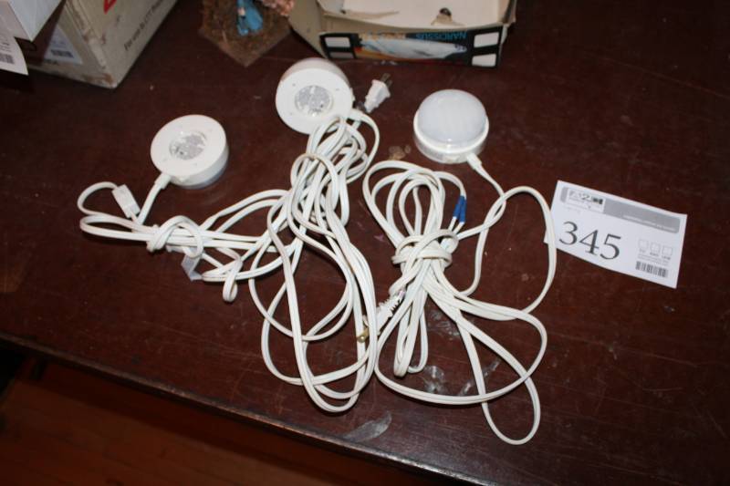 lot 345 image: 3-Dome Light Lighting Set with Switch