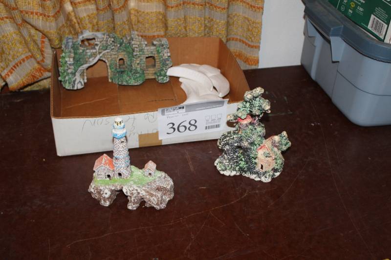 lot 368 image: Aquarium Accessories - Castles, Caves