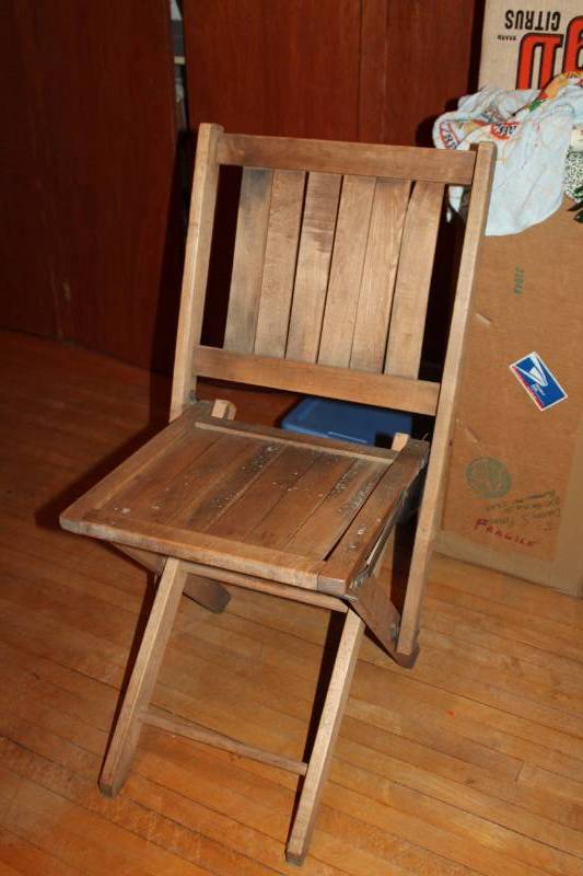 lot 357 image: Wood Folding Chairs