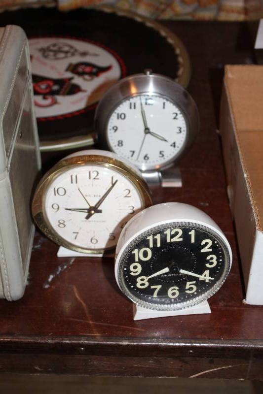 lot 381 image: Table Clocks