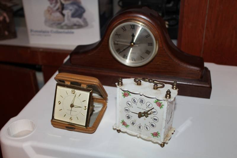 lot 382 image: Table Clock, Mantle Clock, Folding Travel Alarm Clock