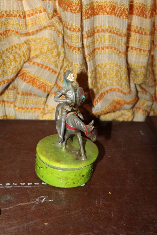 lot 375 image: Man from Lamancha Knight Music Player