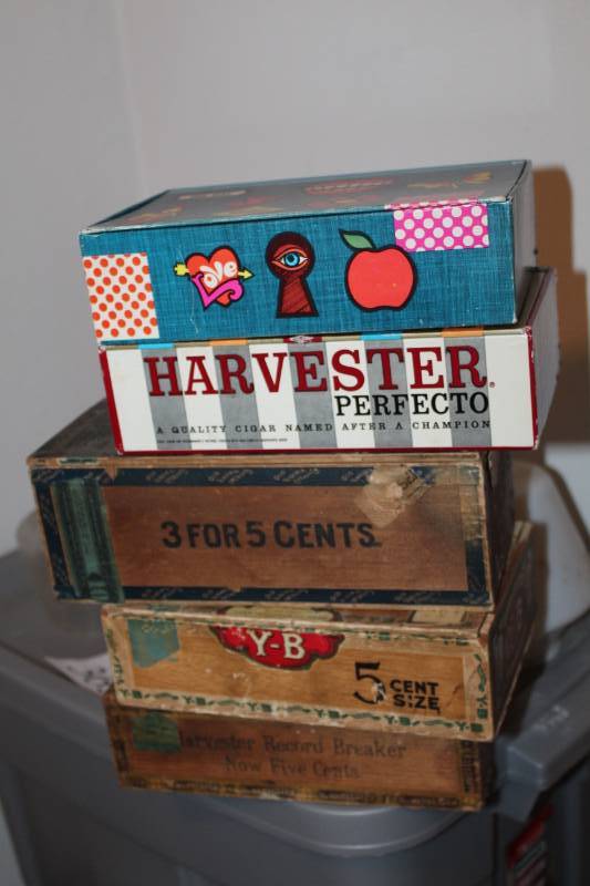 lot 374 image: Cigar Boxes