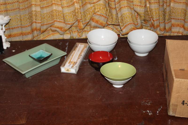 lot 398 image: Asian Theme Serving Bowls, Chopsticks