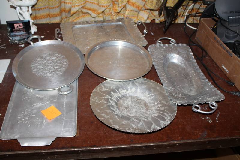 lot 405 image: Hammered Aluminum Serving Trays