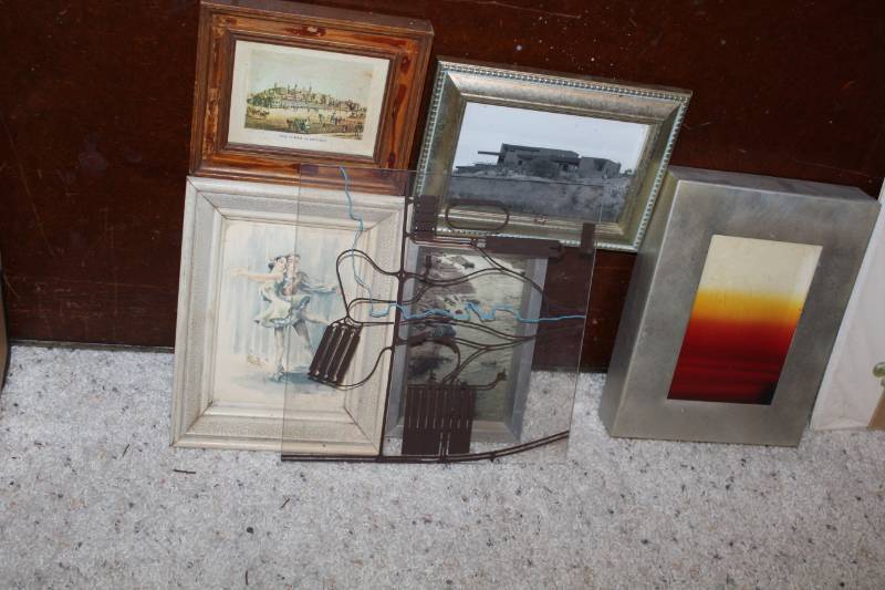 lot 407 image: Framed Pictures