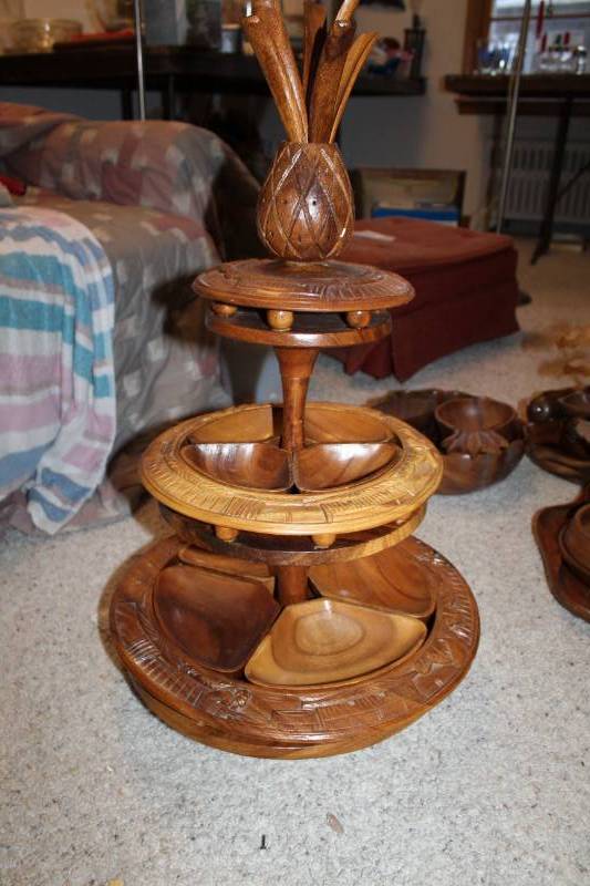 lot 415 image: Hawaiian Hand Carved Monkey Pod Wood 2-Tier Wood Serving Buffet
