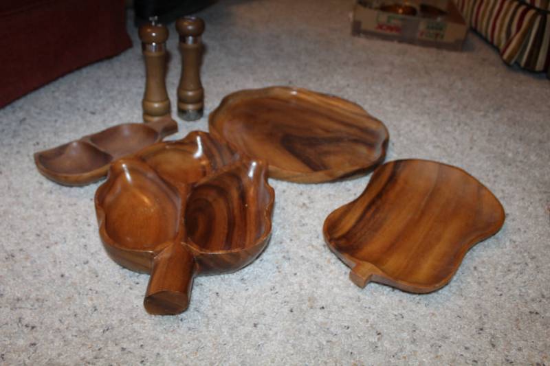 lot 418 image: Hawaiian Hand Carved Monkey Pod Wood Serving Trays, Salt & Pepper Shakers