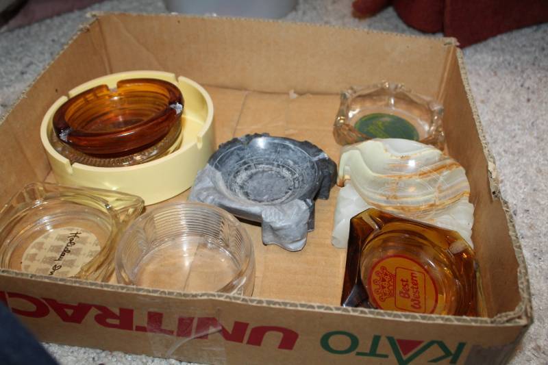lot 419 image: Ash Trays