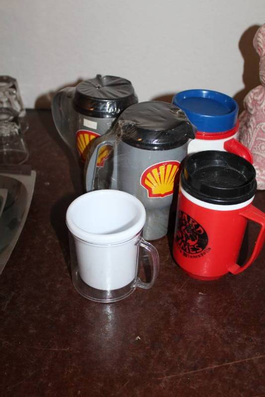 lot 433 image: Thermos Mugs