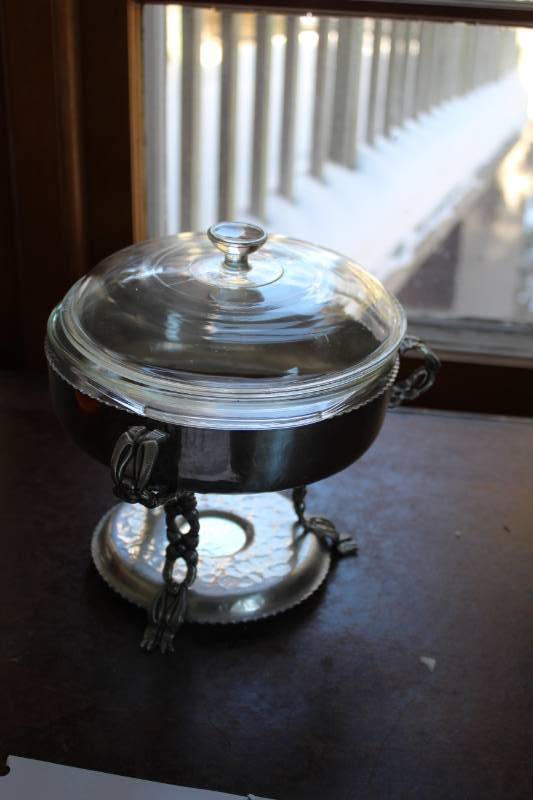 lot 422 image: Warming Dish