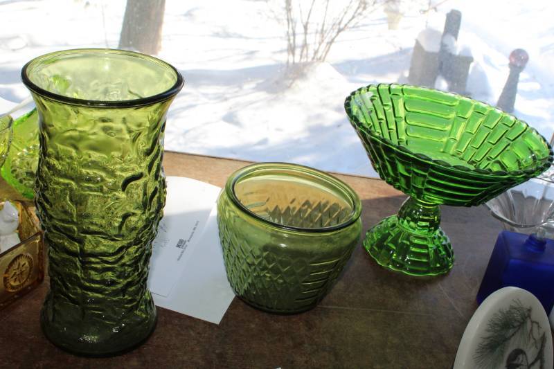 lot 454 image: 3-Piece Green Glass Serving Bowls