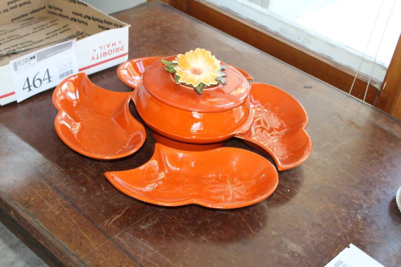 lot 464 image: 5-Piece 4-Serving Ceramic Serving Set
