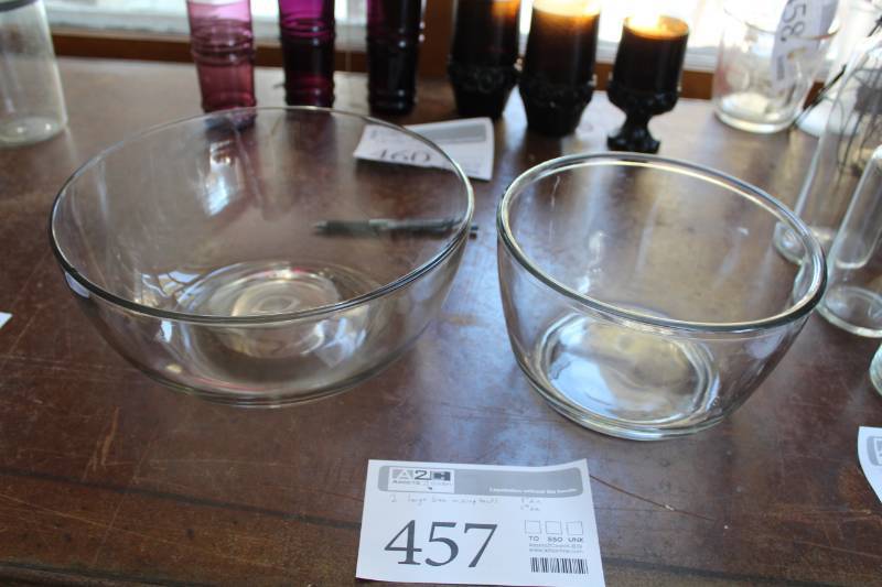 lot 457 image: Glass Mixing Bowls
