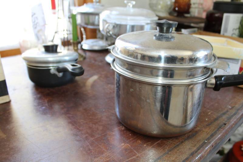 lot 465 image: Stainless Steel Pots with Lids, Kitchen Cooking Utensils