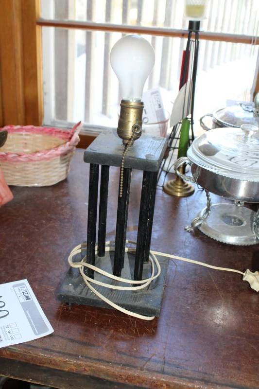 lot 480 image: Pedestal Table Lamp