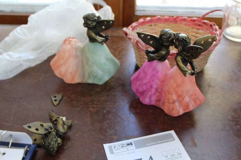 lot 474 image: Colored Glass Lamp Shades with Angel Toppers