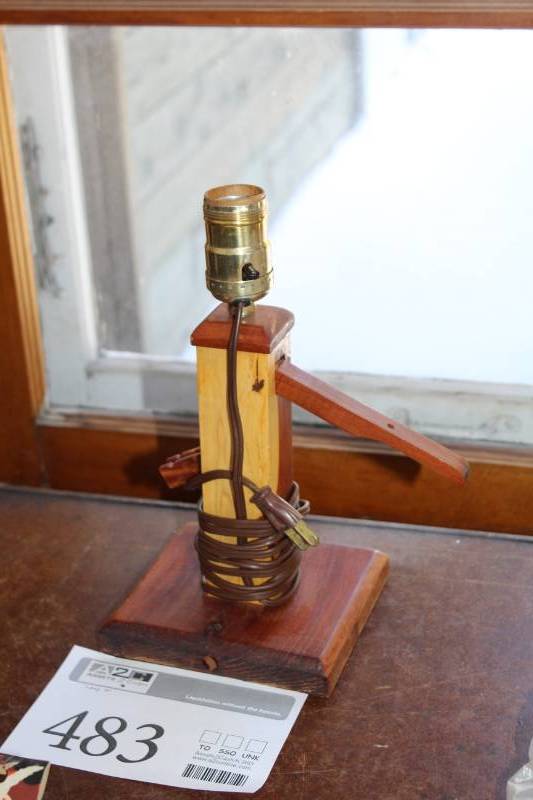 lot 483 image: Table Lamp