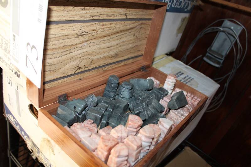 lot 73 image: Marble Chess Set with Wood Carry Case