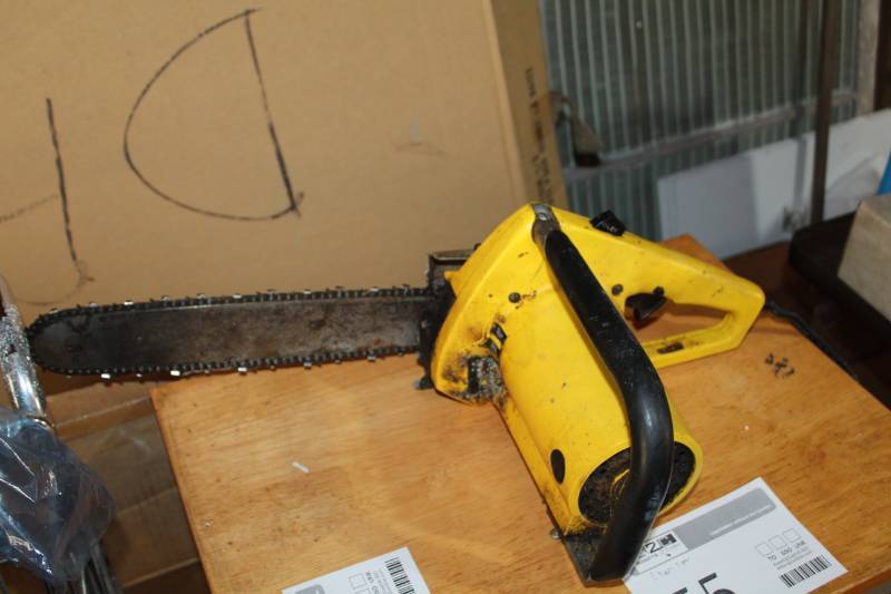 lot 55 image: Electric Chainsaw