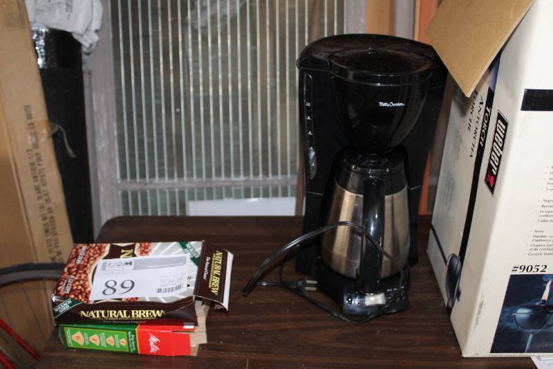 lot 89 image: Betty Crocker 10-Cup Coffee Maker