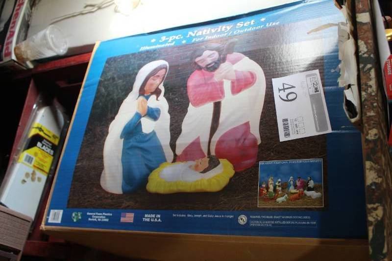 lot 49 image: 3-Piece Nativity Set