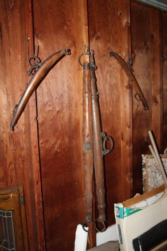 lot 52 image: 4-Piece Wood Yoke Set