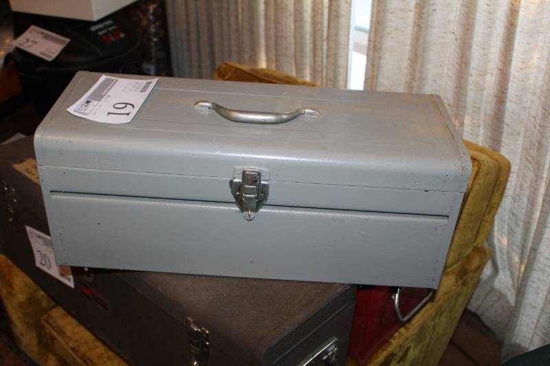 lot 19 image: Metal Tool Box with Tool Tray