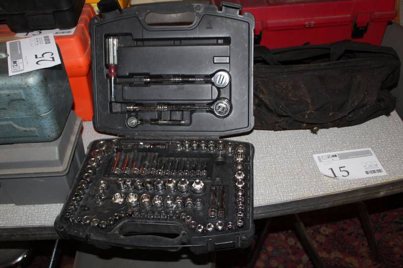 lot 24 image: SAEMetric Socket Ratchet Tool Set
