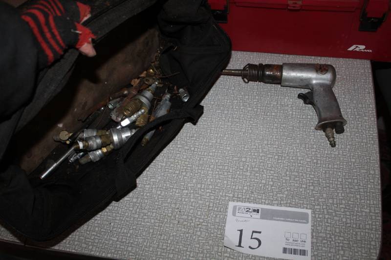 lot 15 image: Pneumatic Chisel, Chisels, Air Connections