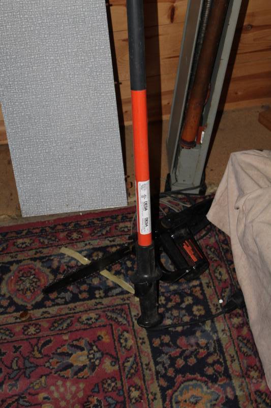 lot 4 image: Electric Pole Saw