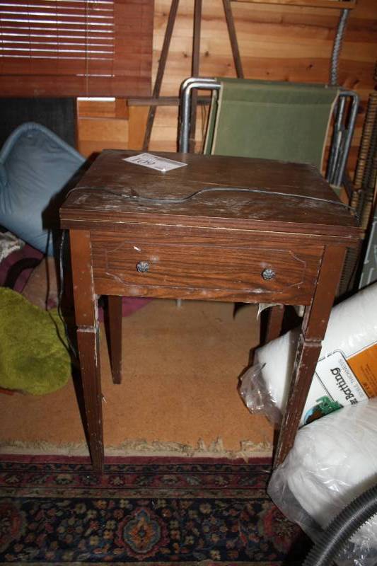 lot 109 image: New Home Sewing Machine Table