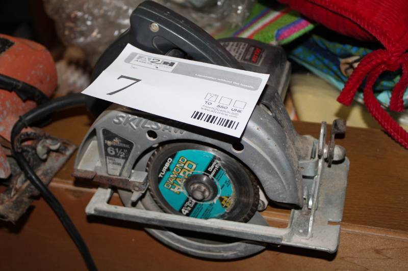 lot 7 image: Skilsaw Professional 6.5in. Circular Saw