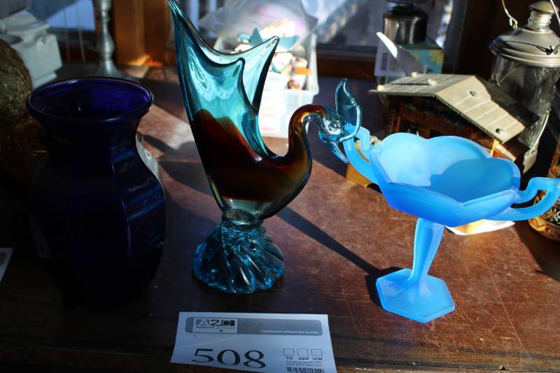 lot 508 image: Tables Vases - Glass Bird, Blue Ceramic, Light Blue