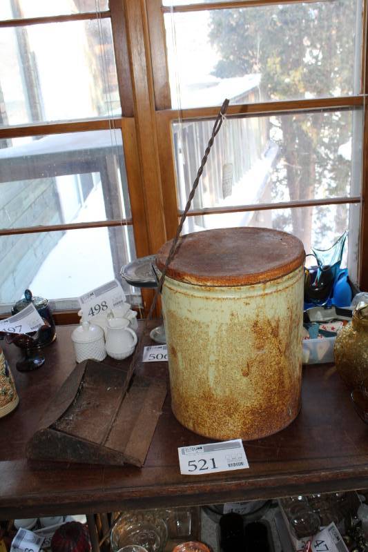 lot 521 image: Vintage Metal Trash Can with Lid, Metal Dust Pan