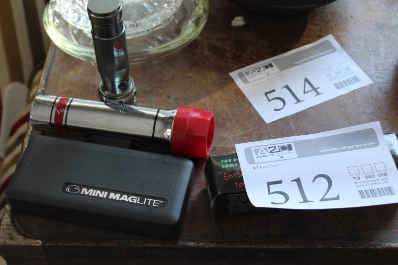 lot 512 image: Flashlights
