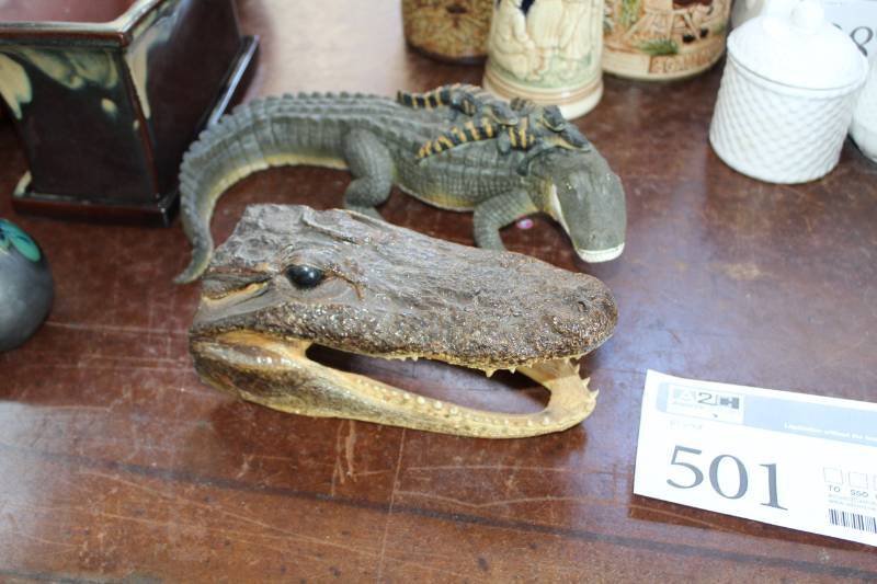 lot 501 image: Aligator Table Statues