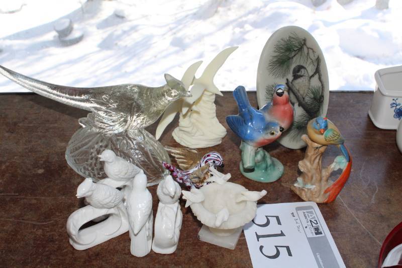 lot 515 image: Bird Table Dcor - Statues, Plates, Figurines