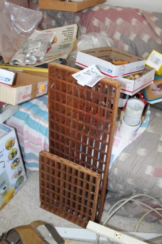 lot 524 image: Vintage Wood Floor Grates